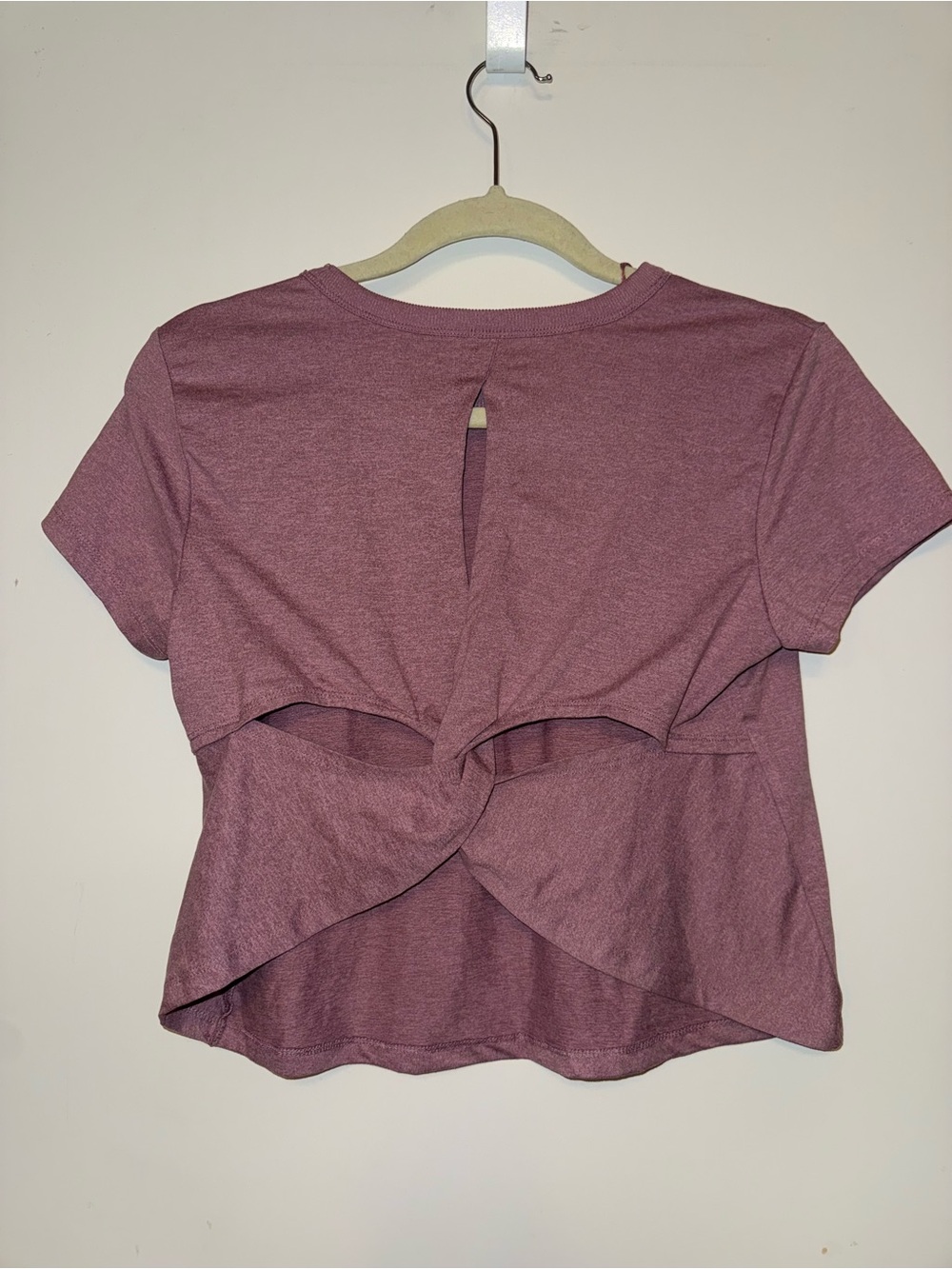 Short-Sleeve Twist-Back Top in Mauve